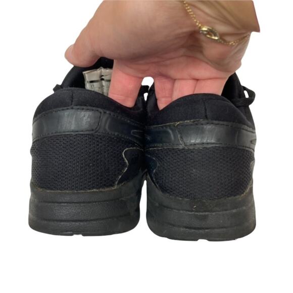 Nike Air Max Zero Essential black on black sneakers Sz 2 Youth - Picture 5 of 9